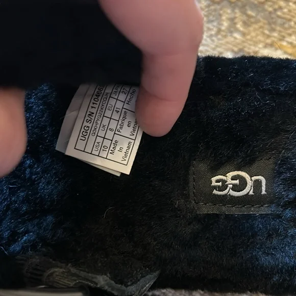UGG Slippers - Picture 4 of 5